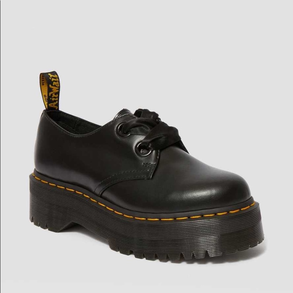 DOC MARTEN HOLLY SHOE SIZE 9.5